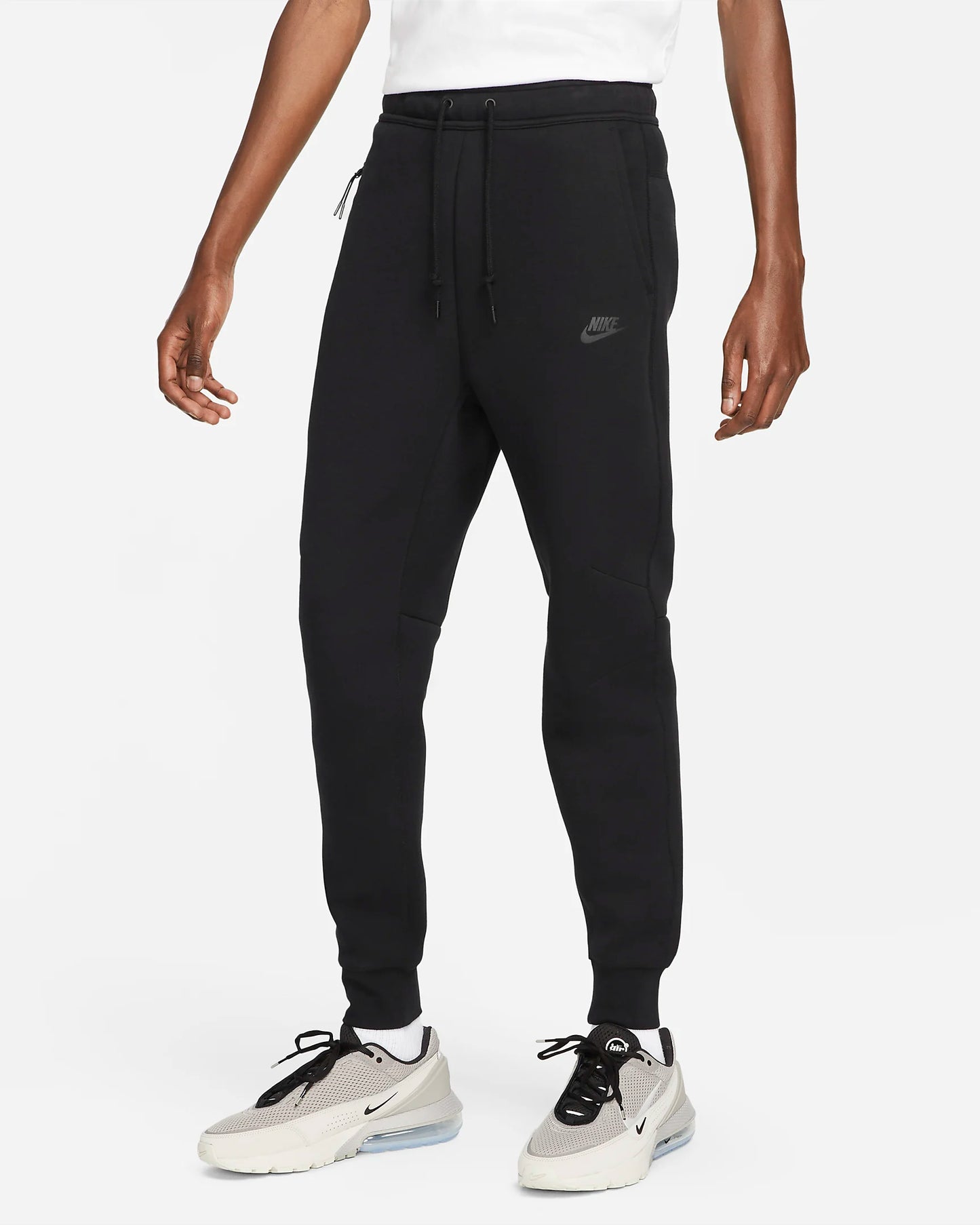 Pantaloni Nike sportswear Tech Fleece.