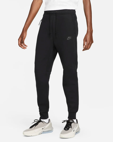 Pantaloni Nike sportswear Tech Fleece.